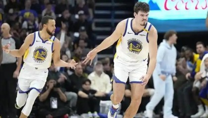 196万年薪却将鲁尼挤下首发！为库里去打群架，他是勇士的神射手