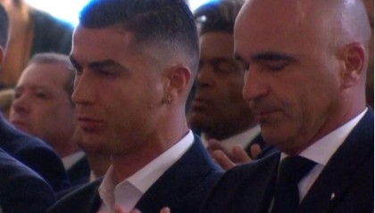 缺席若塔葬礼！C罗弥补遗憾：参加若塔纪念仪式 慰问家人+献奖杯